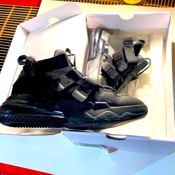 nike air edge 270 black